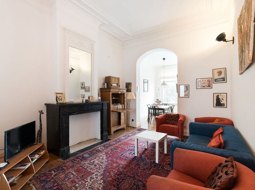IXELLES  Entre de la Place Fernand Cocq et la place Flagey, découvrez ce magnifique appartement au 1er étage de ± 75 m² nets: Séjour de ± 18 m², salle