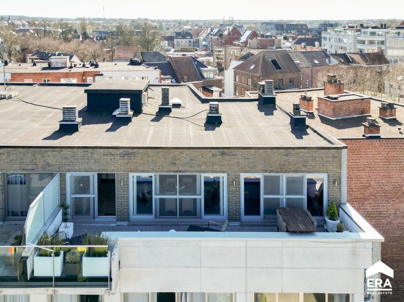 Stijlvol penthouse met 3 slpks, bew. opp. van 109m² gelegen in Sint-Truiden. Voor meer informatie ga naar https://www.era.be/nl/te-koop/sint-truiden/a