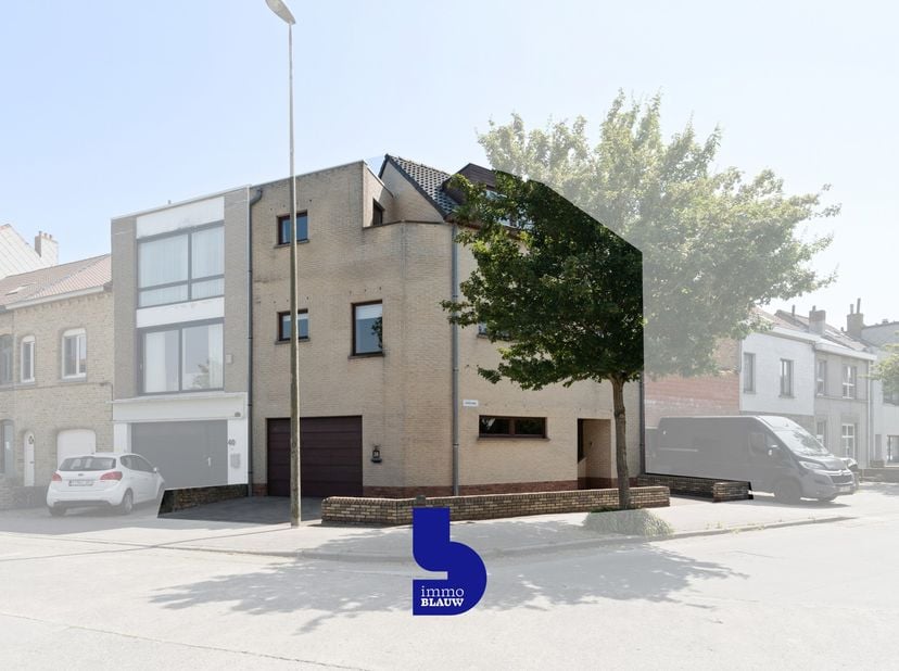 Deze prachtige woning bevindt zich langs de Pycke de Ten Aerdelaan en de Longchamplaan, op wandelafstand van scholen, kinderopvang, openbaar vervoer e