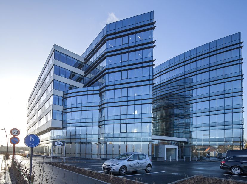 Deze kantoren te huur bevinden zich in het nieuwbouw kantorencomplex SkylinE40 te Aalst, langs de E40. Deze ligging zorgt voor een uitstekende bereikb