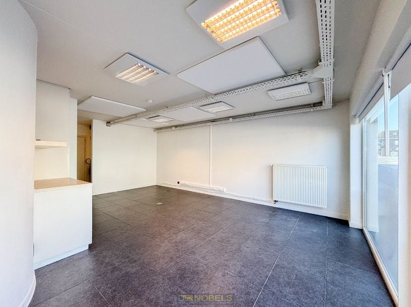 Te huur, commercieel pand op centrale ligging te Merelbeke&lt;br /&gt;
&lt;br /&gt;
Op zoek naar een GESCHIKTE KANTOORRUIMTE op een ZEER GUNSTIGE LOCATIE gelegen 