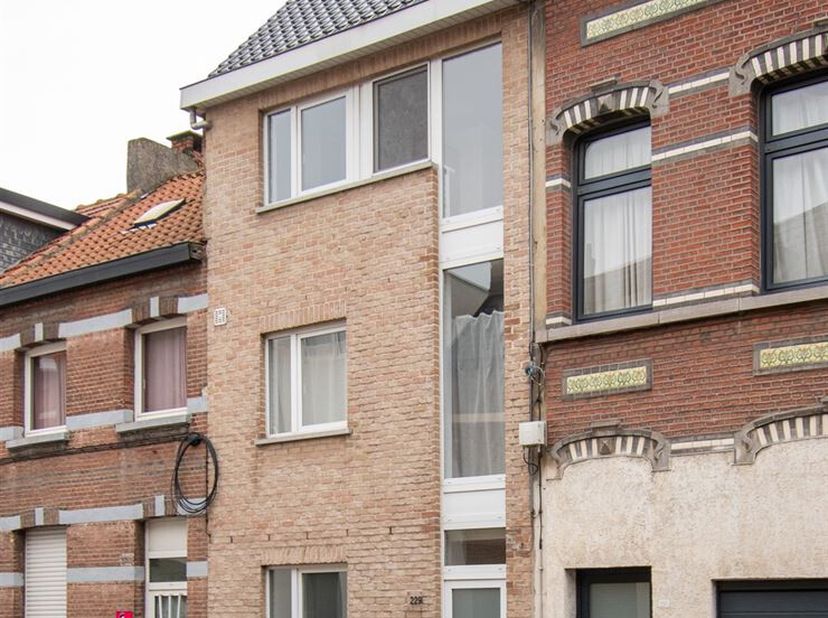 !!! VERKOCHT ONDER VOORWAARDEN !!! HOBOKEN | RIJWONING MET DRIE SLAAPKAMERS EN TUIN OP EEN TOTALE GRONDOPPERVLAKTE VAN 130 m² | EPC B | &lt;br /&gt;
Indelin