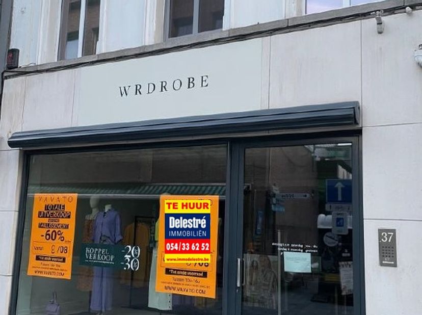 Polyvalente handelsruimte, gelegen in het commercieel hart van Beveren op een centrale locatie met een goede zichtbaarheid en véél passage (recht tege