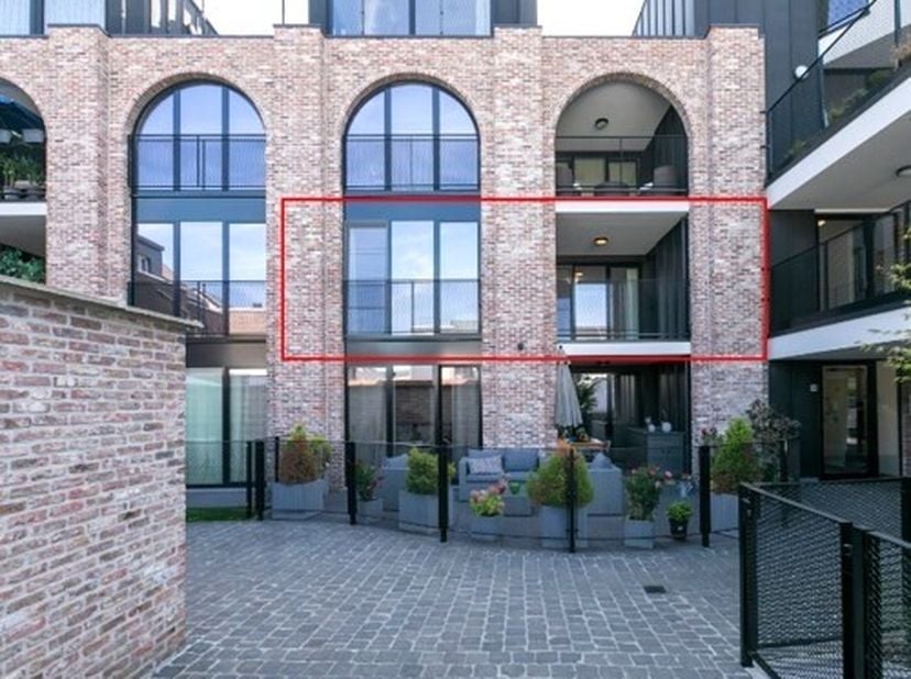 Op wandelafstand van centrum Lier, maar rustig gelegen, vind je dit 1 slaapkamer appartement op de Leuvensevest. &lt;br /&gt;
Doordat het appartement gelege