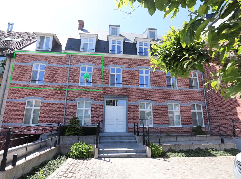 Dit luxe-appartement gelegen op de eerste verdieping, heeft een bewoonbare oppervlakte van 112 m² en een zuiders gelegen terras van maar liefst 15 m².