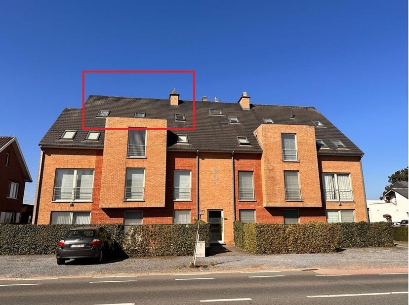 Op zoek naar een comfortabel en goed gelegen appartement van bouwjaar 2009? Dan is deze duplex van 123m² bewoonbare oppervlakte zeker een bezoek waard