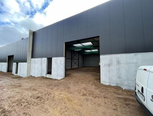                                         Bâtiment d’entreprise à louer à Haaltert, € 1.485
