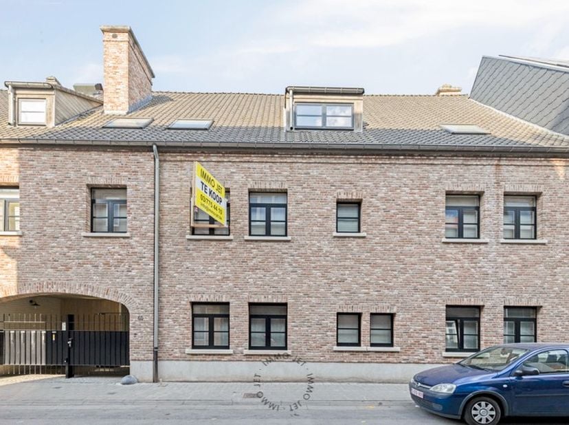 Op een boogscheut van de vernieuwde Grote Markt van Sint-Niklaas en het Hendrik Heymanplein, verscholen in het charmante binnenplein van Residentie He