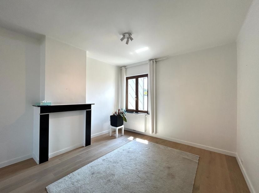 Deze gesloten bebouwing met twee slaapkamers is gelegen vlakbij het centrum van Tielt.&lt;br /&gt;
Diverse winkels, horeca, openbaar vervoer, sportgelegenhe