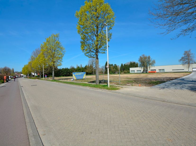 Gunstig gelegen bouwgrond van 484 m² geschikt voor het bouwen van een halfopen bebouwing, gelegen langsheen de (oude) Herentalsebaan te Ranst, Millege
