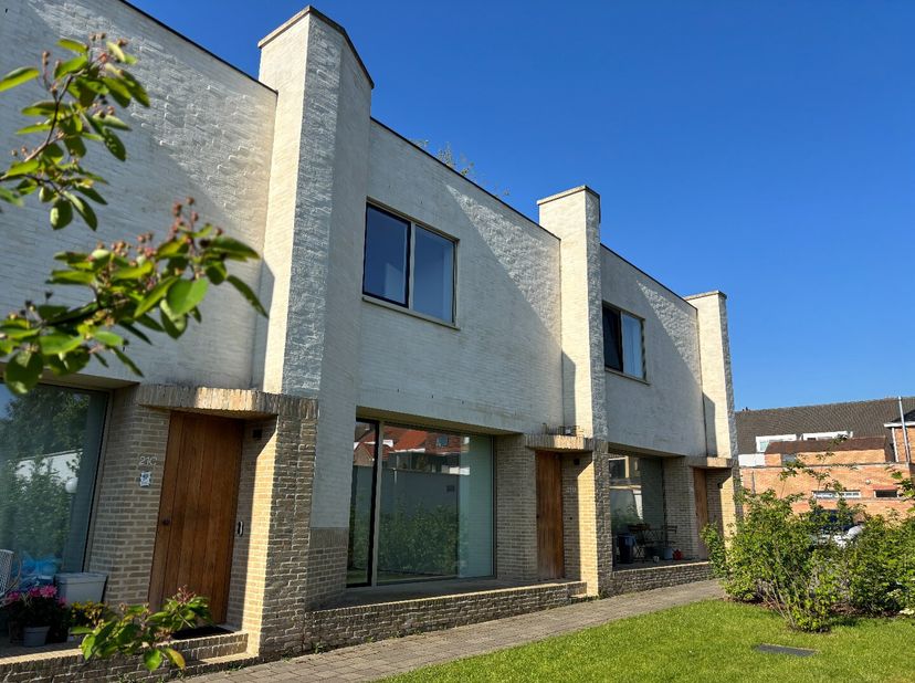 Maison à louer
                    à 8200 Sint-Michiels