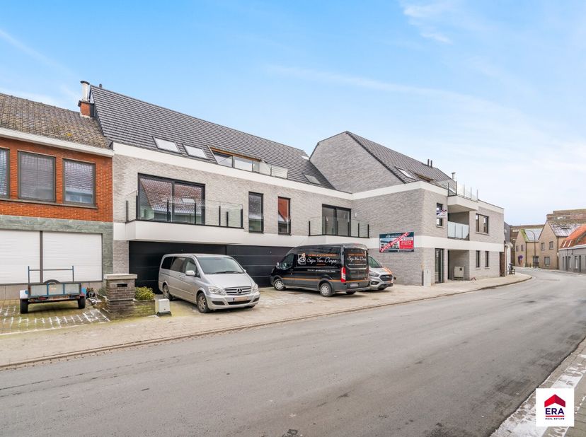 In residentie Ter Brugge in Ruiselede zijn er nog 2 staanplaatsen te koop.Op deze centrale ligging worden architecturale klasse, hoogstaande afwerking