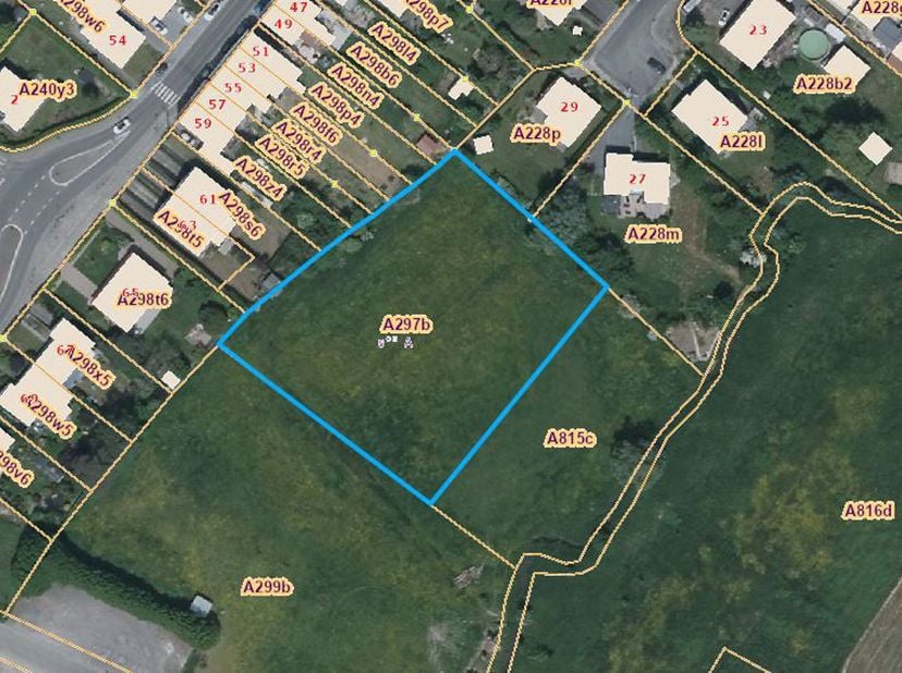 Ophain-Bois-Seigneur-Isaac, Splendide terrain à bâtir pour 2 ou 3 unités sis à proximité immédiate du centre et de toutes les facilités ; accès direct