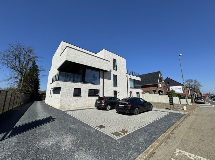 Op deze toplocatie vlakbij het centrum van Heusden vinden we dit gebouw met vijf luxe appartementen.&lt;br /&gt;
&lt;br /&gt;
Er zijn appartementen beschikbaar me