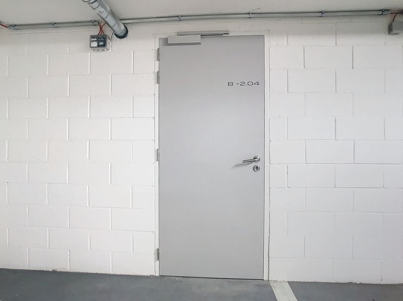 Ce parking souterrain central avec espace de stockage est tout à fait unique dans la ville d&#039;Anvers, sa situation centrale est idéale. &lt;br /&gt;
Dimensio