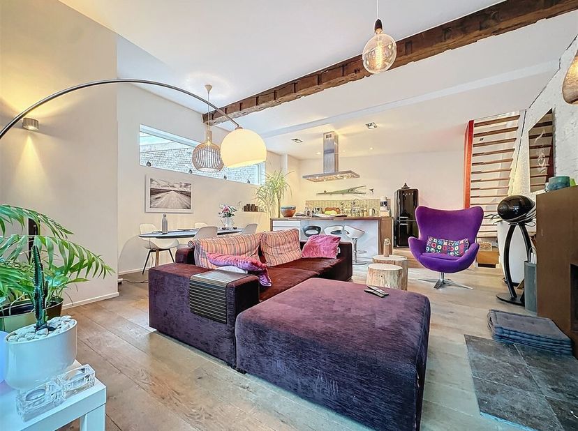 A proximité de toutes les facilités - Magnifique maison arrière 3 chambres de +/- 200m² avec 3 grandes terrasses composée comme suit : &lt;br /&gt;
Au rez-d