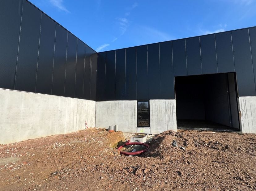 Nieuwbouw magazijn met een oppervlakte van 181m² en 1 parking in modern en kwalitatief bedrijvenpark&lt;br /&gt;
Ligging:  in de Atomveldstraat in Haaltert,