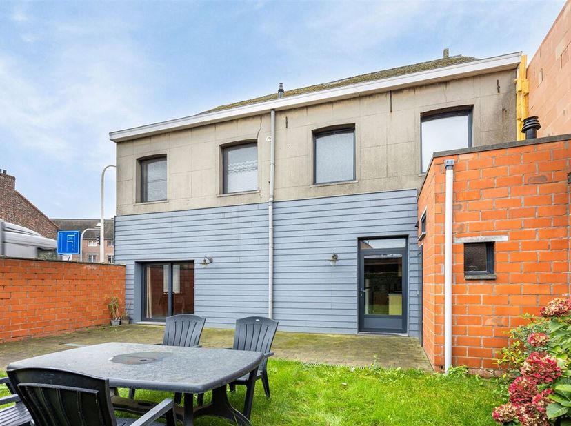 Opbrengsteigendom met 2 appartementen in het centrum van Eppegem ideaal als kangoeroewoonst, voor eigen bewoning of verhuur&lt;br /&gt;
Ontdek deze unieke o