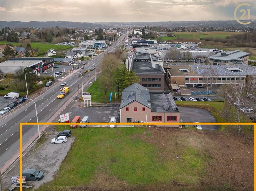 WIERDE&lt;br /&gt;
Terrain idéalement situé sur la Chaussée de Marche et bénéficiant d&#039;un permis d&#039;urbanisme mixte pour 300m² de commerce et deux appartemen