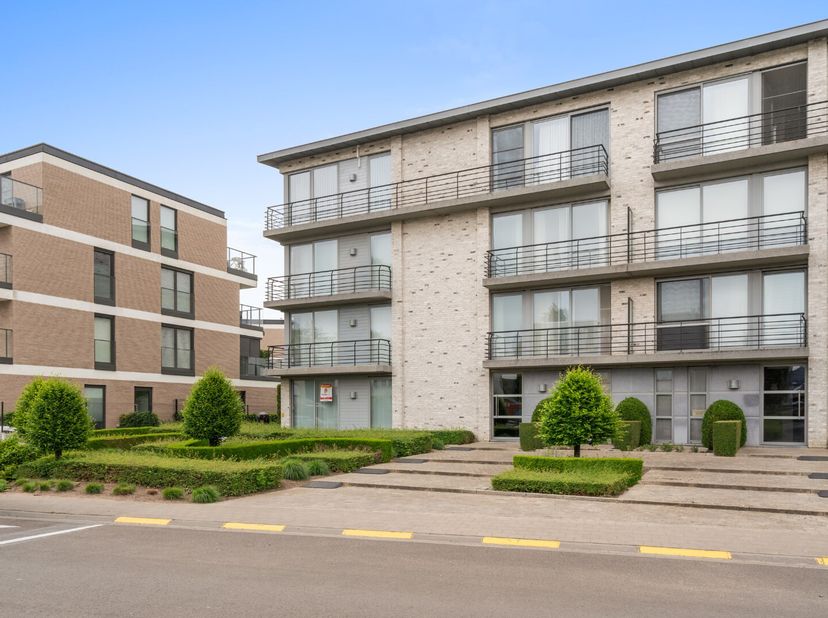 TOPPER IN ZIJN PRIJSKLASSE!&lt;br /&gt;
Dit gelijkvloers appartement bevindt zich op wandelafstand van het centrum van Avelgem.&lt;br /&gt;
Het gebouw is voorzien