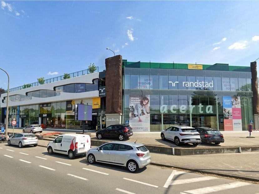 480m² duurzame instapklare kantoren (uitbreidbaar tot 905m² kantoren)&lt;br /&gt;
Ligging: op unieke zichtlocatie aan N43, vlakbij hypermarkt Carrefour en o