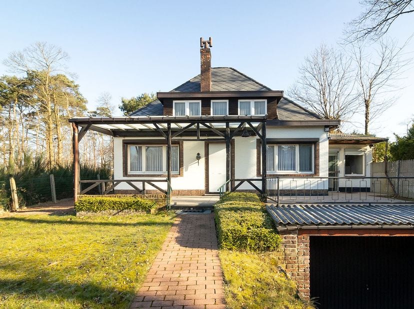 VRIJSTAANDE TE RENOVEREN WONING &lt;br /&gt;
 &lt;br /&gt;
Bent u op zoek naar een woning die u volledig naar uw eigen smaak kunt renoveren? Deze vrijstaande woni