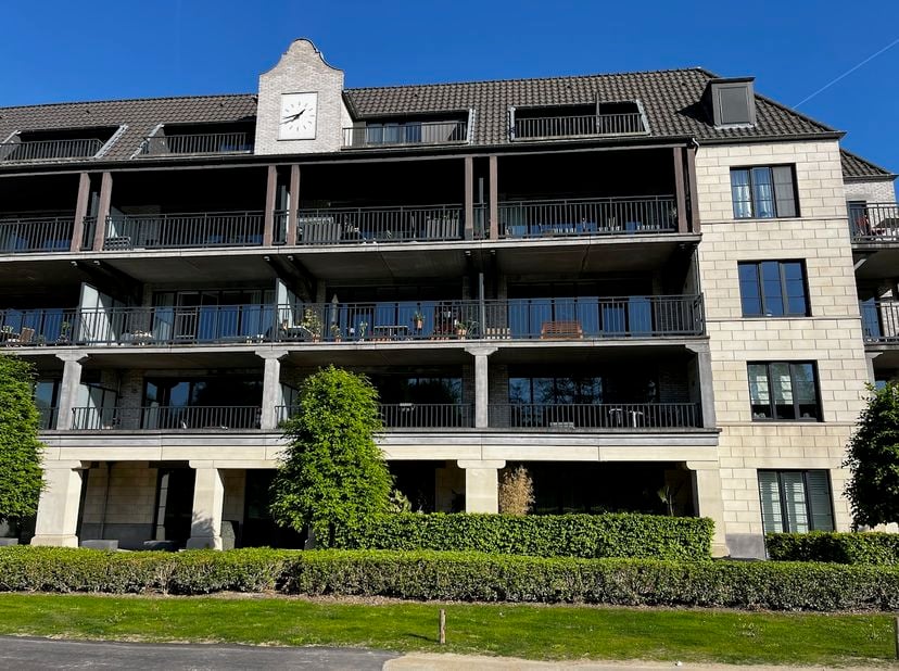 Instapklaar, rustig en energiezuinig recent appartement met groot, gezellig leefterras en zicht op de vaart in Halle&lt;br /&gt;
(met mogelijkheid eigen par