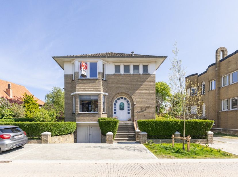 De Panne : Villa Zeemeeuw  Authentique villa art déco dans le prestigieux quartier Dumont ! Bienvenue à la Villa Zeemeeuw, une propriété de caractère,