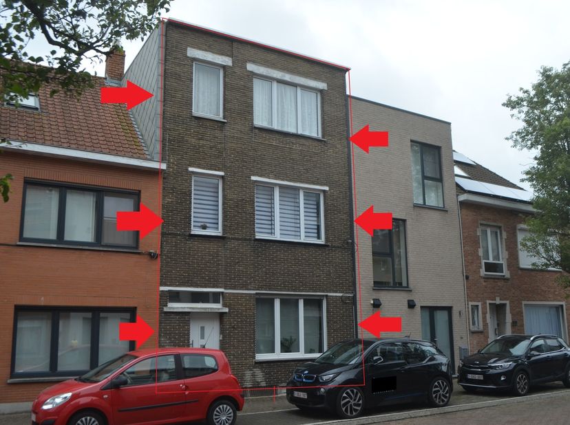 Zonnige gezinswoning  te Oostende gelegen in de Tarwestraat  met ruime living, inger keuken, zonnige koer, 2 toiletten,4 slaapkamers, badkamer met dou