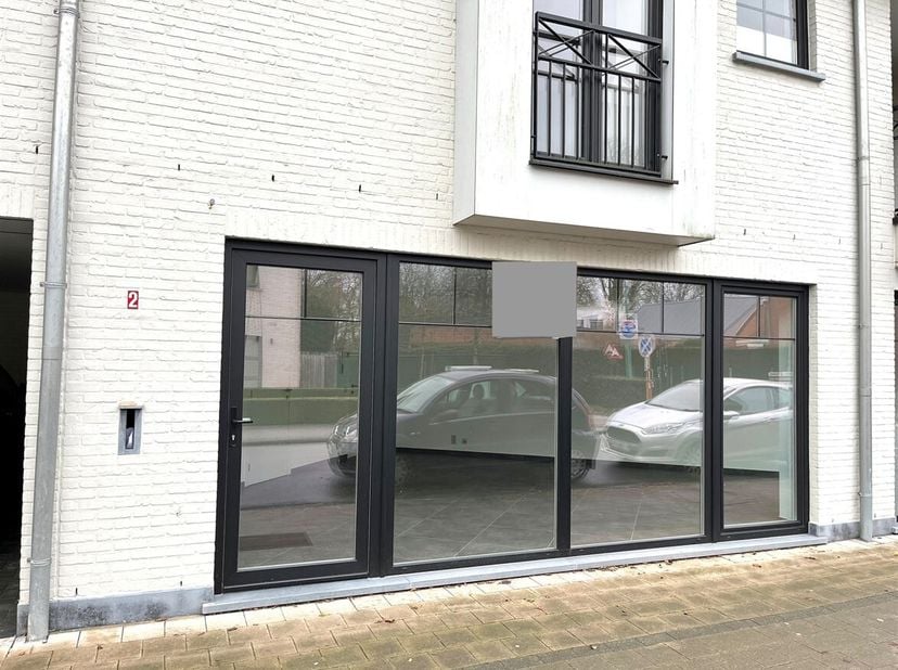 Modern kantoor te huur in hartje Essen&lt;br /&gt;
Ligging: &lt;br /&gt;
De kantoorruimte is gelegen nabij het centrum van Essen. Verschillende faciliteiten op wa