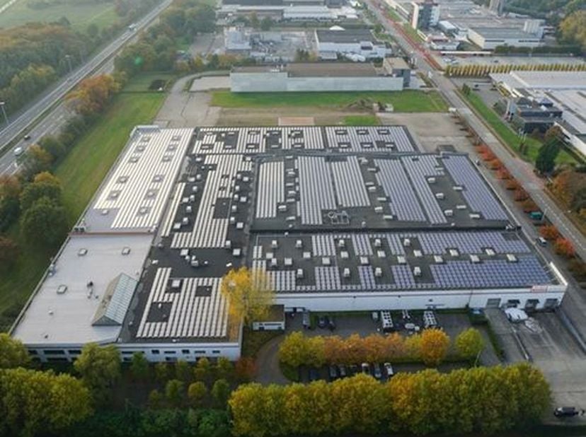 Bureaux de 263 m² à louer à jusqu&#039;à 1 km de l&#039;A12 avec une bonne accessibilité à l&#039;E19. Le bureau est situé au rez-de-chaussée. Il y a une kitchenette