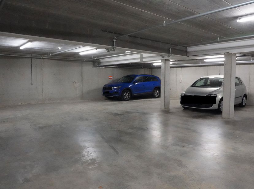 Bent u opzoek naar een ondergrondse autostaanplaats?&lt;br /&gt;
De toegang verloopt eenvoudig via een lift, waardoor u moeiteloos naar de benedenverdieping