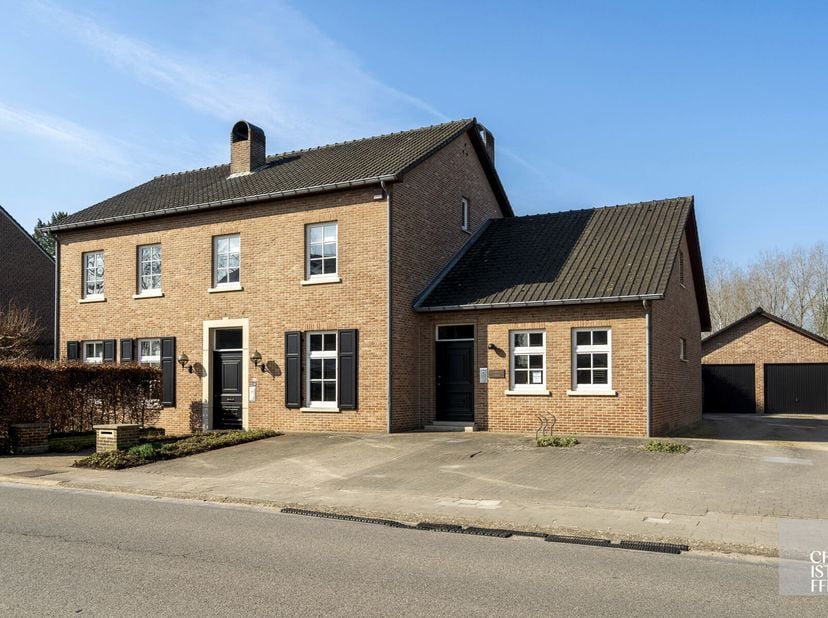 Deze charmante woning met praktijkruimte én gelegen op een royaal perceel (1783 m²) biedt talloze mogelijkheden. De woning beschikt over 3 slaapkamers