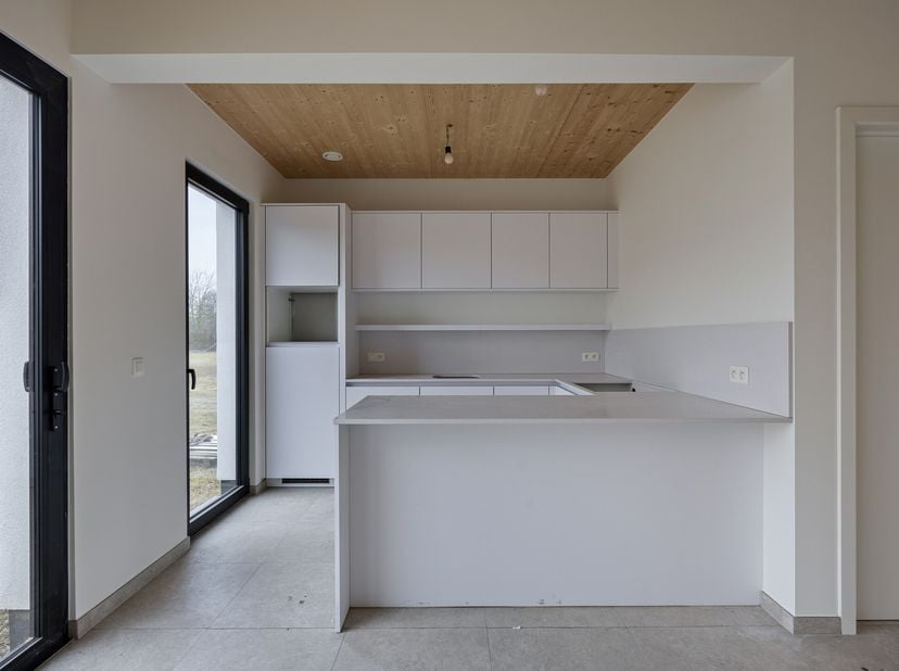 Sur un terrain de 385 m², nous trouvons ce bâtiment mitoyen (lot 7) avec 3 chambres à vendre. Situé près du centre de Balen et bien relié à Mol, Lomme