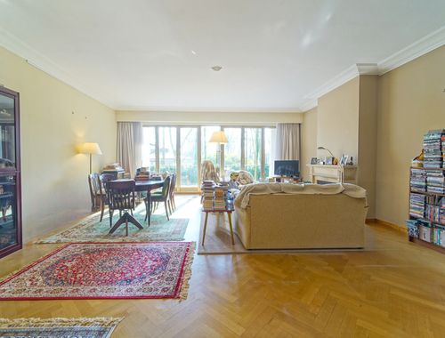                                         Appartement à vendre à Uccle, € 560.000
