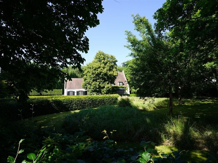 Karaktervolle villa met zwembad en wijnkelder te koop in Bellegem  Landgoed op 7630 m²&lt;br /&gt;
Op zoek naar een unieke villa te koop in Bellegem?&lt;br /&gt;