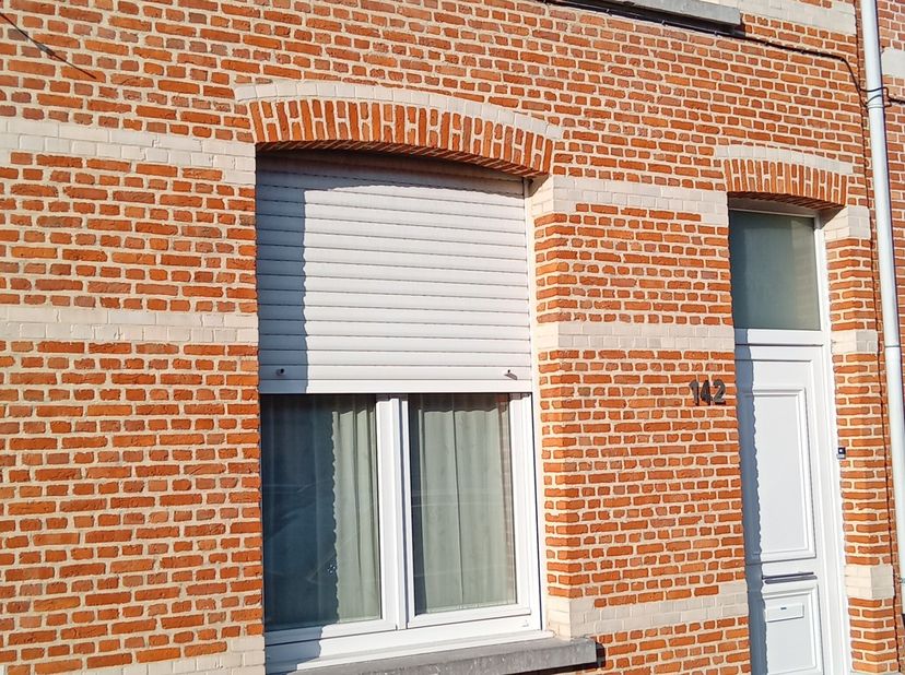 Gezellige rijwoning nabij het centrum van Edegem en op wandelafstand van het centrum van Mortsel. &lt;br /&gt;
&lt;br /&gt;
In de onmiddellijke nabijheid van: ope