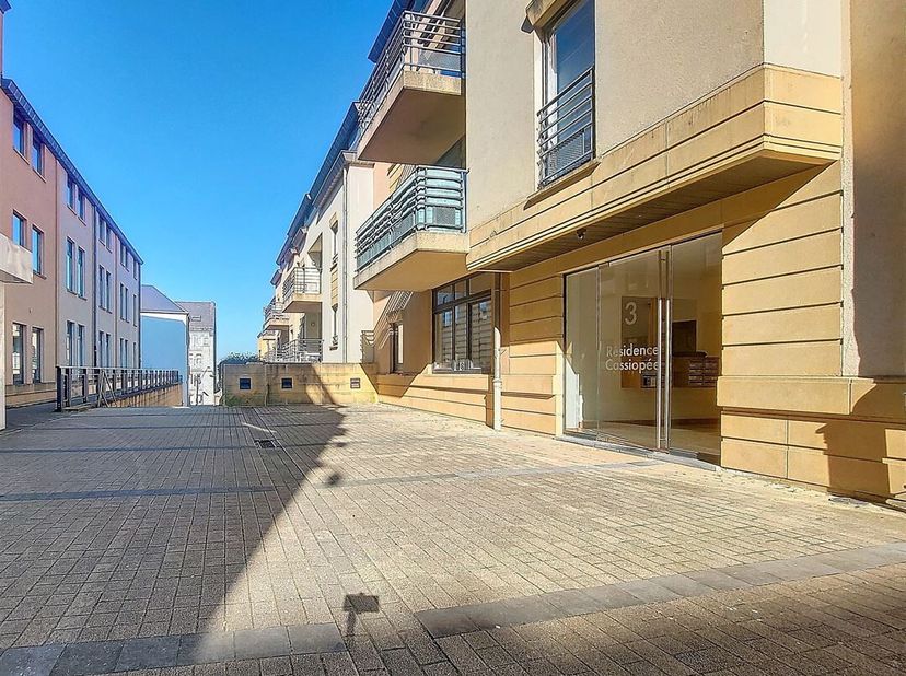 W Immobilière vous propose dans le centre d&#039;Arlon, un très bel appartement calme et lumineux de 92 m² situé au 3ème étage . Ce bien est composé comme
