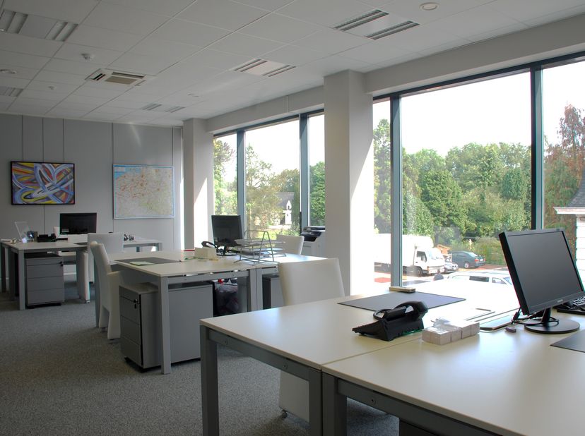 Adequat Business Center in Melle biedt moderne en instapklare kantoorruimtes van 18 m² tot 56 m², evenals volledig uitgeruste vergaderzalen. Die zijn