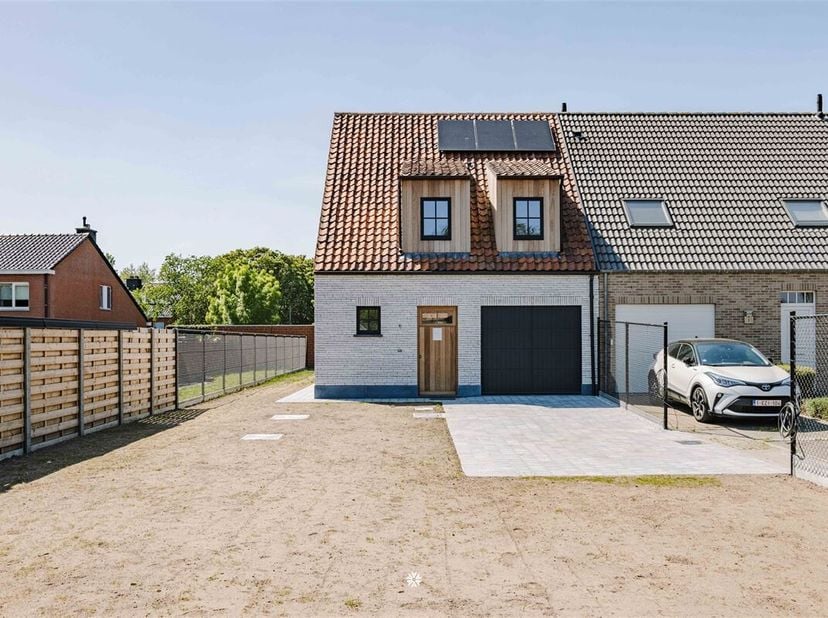 MEERDONK - Op zoek naar een landelijke nieuwbouwwoning met hoogwaardige afwerking op ruim perceel? Dan is deze prachtige opportuniteit iets voor u!&lt;br