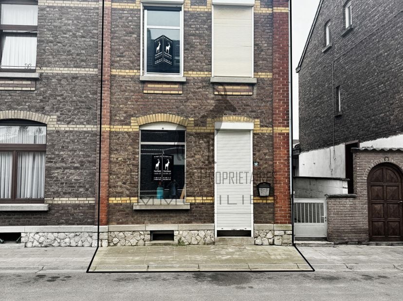 Referentie van het bureau v6031-1567Wij bieden u dit prachtige huis aan gelegen in AUVELAIS dichtbij alle voorzieningen.Ideaal voor een gezin dat zijn