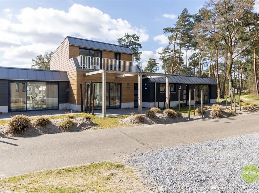 Bungalow de vacances moderne à EuroParcs Zilverstrand à Mol.&lt;br /&gt;
Découvrez votre nouvelle base de détente à l&#039;EuroParcs Zilverstrand, une oasis de c