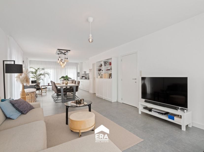 Ben jij op zoek naar een ruim, stijlvol én comfortabel appartement gelegen op toplocatie in het centrum van Hoogstraten, maar toch lekker rustig? Dan