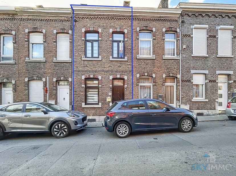 L&#039;agence SKYIMMO vous propose cette magnifique maison à Herstal  composée de :&lt;br /&gt;
AU RDC : Salon (12) - Cuisine (11)-Salle à manger (15) - Salle de