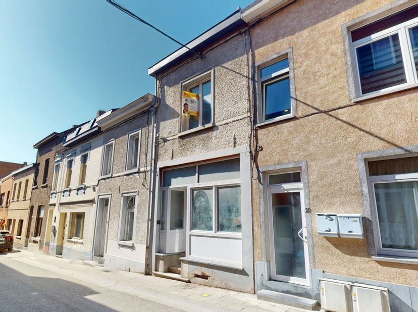 Maison d&#039;investissement à rénover située à Morlanwelz. Idéal pour un premier achat ou un investissement. Surface selon PEB : 120m2. Composition: Séjou