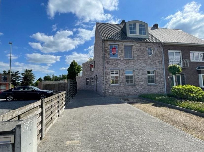 Appartement à louer
                    à 2440 Geel