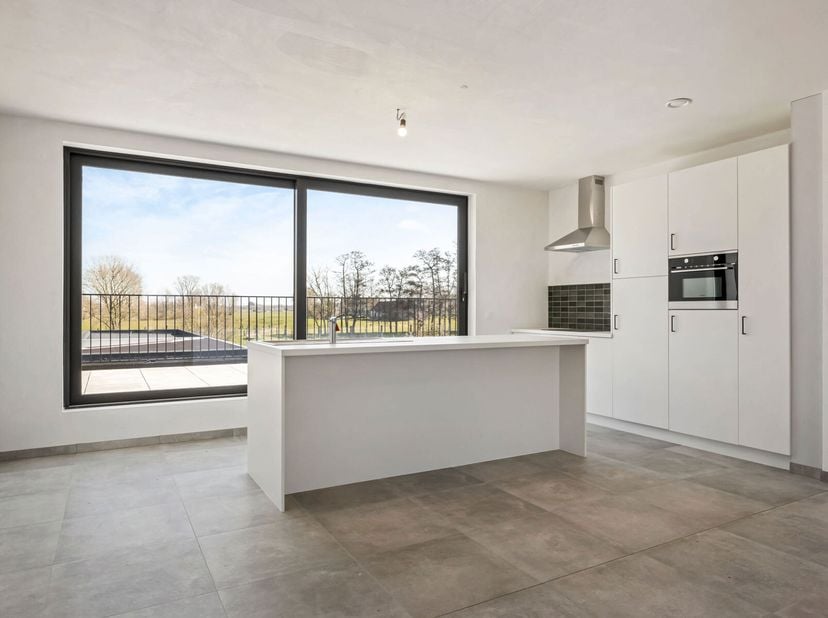 Dit prachtige instapklare appartement op de eerste verdieping in Kortemark biedt een luxueus ruimtegevoel met twee terrassen, waarvan één uitzonderlij