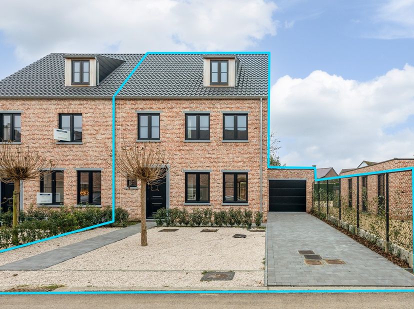 Prachtige nieuwbouw half-open bebouwing op 330 m² in een rustige, mooie, doodlopende straat.&lt;br /&gt;
&lt;br /&gt;
Bent u op zoek naar een energiezuinige wonin