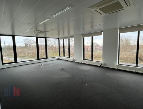                                         Espace de bureaux à louer à Asse, € 3.950
