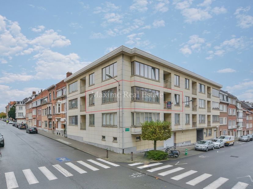 MAXIME REAL ESTATE a le plaisir de vous proposer l&#039;appartement suivant.&lt;br /&gt;
Situé entre le Chien Vert et la maison communale de WSP, à proximité des